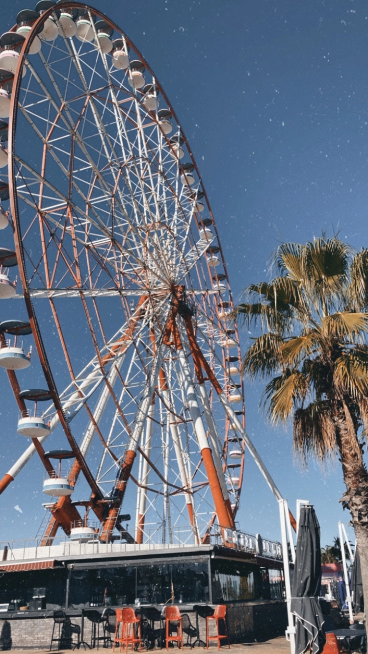 Noria panorámica en Solaris Village